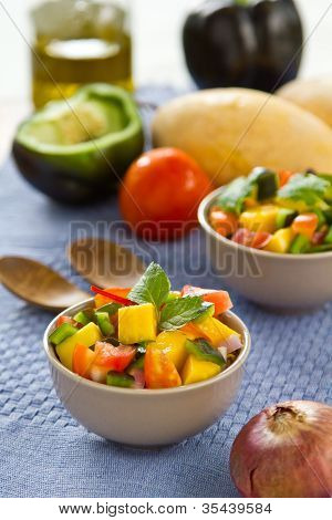 Salsa di mango e pomodoro