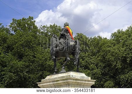 Bristol, Uk- July 9, 2017: An 18th-century Statue Of William Iii In Queen Square, Bristol, Uk Decora