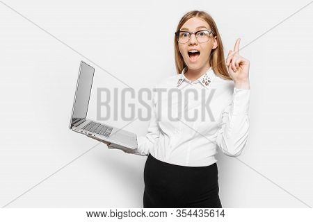 The Image Of A Young Pregnant Businesswoman With Glasses Posing With A Laptop, Eureka, The Girl Visi