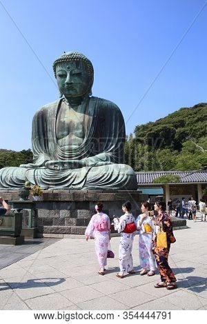 Kamakura, Japan - August 5, 2015: Tourists Gather At At The Temple On August 5, 2015 In Kamakura, Ja