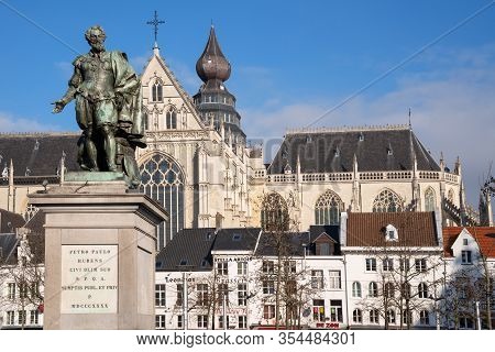 Antwerp, Belgium - February 6, 2020: Statue Of Petro Paulo Rubens With The Cathedral Of Antwerp In T