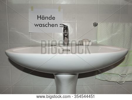 Haende Waschen (wash Your Hands) Sign