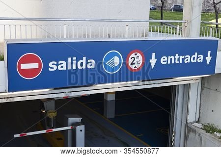 Salida, Entrada Sign At Underground Car Park Entrance. Exit, Entry In Spanish.