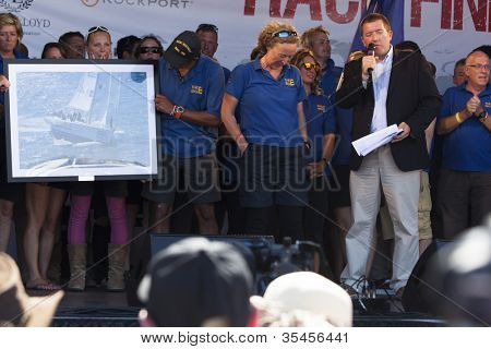 OCEAN VILLAGE, SOUTHAMPTON UK - 22 juli: The Team fra 'Geraldton' på målstregen af Clipper brikkern