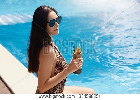 Image Of Slim Sporty Sexy Brunette Having Long Hair, Wearing Sunglasses And Leopard Printed Swimming