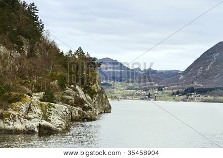 Stejle Rock på kysten i Norge