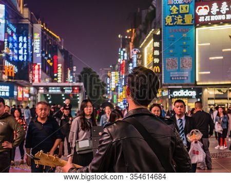 Changsha/china-17 October 2018:unacquainted Street Performers Singing At Huangxing Walking Street In