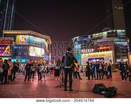 Changsha/china-17 October 2018:unacquainted Street Performers Singing At Huangxing Walking Street In