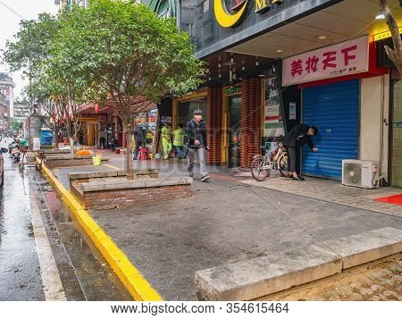 Changsha/china-18 October 2018:unacquainted People Or Tourist Walking On Street In The Morning At Ch