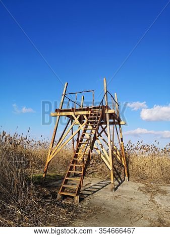 Birdwaching Tower - Nature Observation Cabin In The Vacaresti Delta