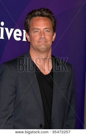 LOS ANGELES - JUL-24: Matthew Perry kommt bei der NBC TCA Sommer 2012-Presse-Tour im Beverly Hilton