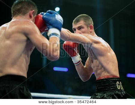 ODESSA, Ucraina - 21 luglio: Combattere Valentyn Holovko (a destra) vs Dmytro Bohachuk a Odessa, in Ucraina, a J