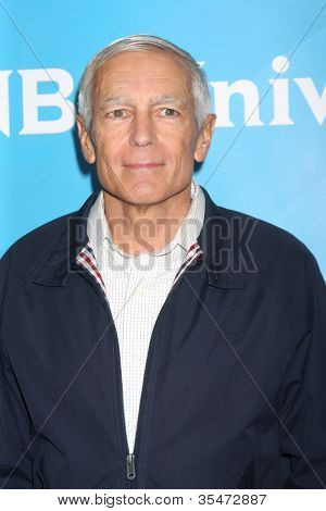 LOS ANGELES - 24 Juil: Le général Wesley Clark arrive à l'été 2012 de NBC TCA Press Tour à Beverly