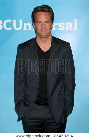 Los Angeles jul 24: Matthew Perry kommt bei der Nbc Tca Sommer 2012 Press Tour am Beverly Hilton
