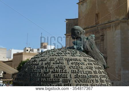 Elche, Spain - September 20, 2018:geografia De La Memoria Sculpture, Old Town Of Moorish City Of Elc