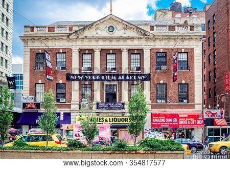 Nyc, Ny / Usa - July 17 2014: View Of 44 Union Square (aka 100 East 17th Street & The Tammany Hall B