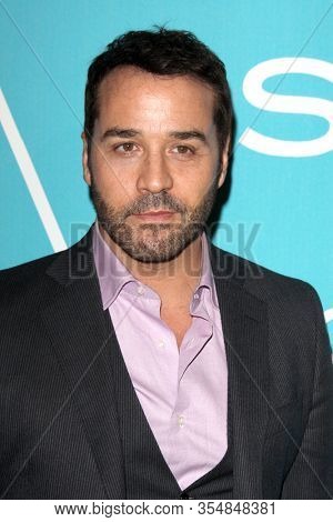 LOS ANGELES - DEC 8:  Jeremy Piven at the HFPA And InStyle Present  