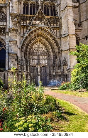 Beauvais Cathedral, The Cathedral Of Saint Peter Of Beauvais, Roman Catholic Church Is Of The Gothic
