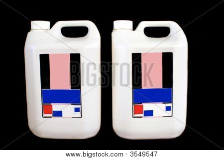 Rengöringsprodukter. Flaskor bränsle eller bensin