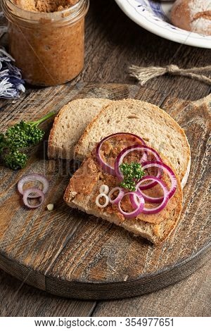 Bread Slathered With Pork Lard Mixed With Ground Cracklings, With Parsley And Onion