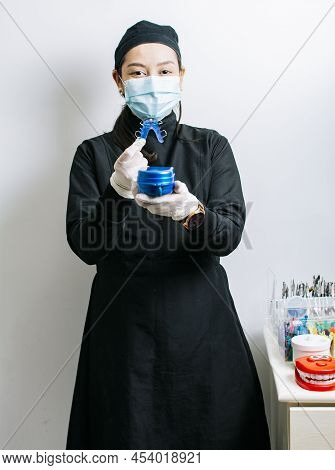 A Dentist Holding Retainers, Female Dentist Holding Dental Retainers, Portrait Of A Female Dentist H