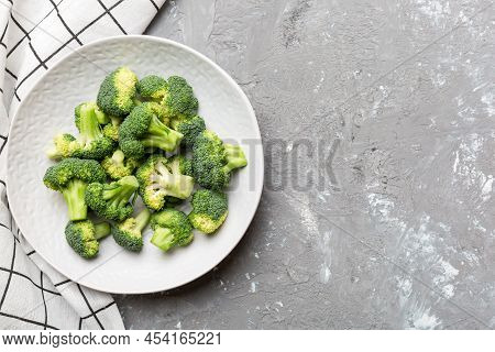 Broccoli Of Fresh Green Broccoli In Bowl Over Coloredbackground. , Close Up. Fresh Vegetable.