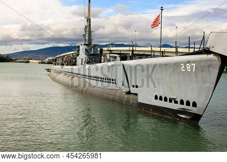 Pearl Harbor, Hi, Usa - January 29, 2010 : U.s.s. Bowfin Submarine Retired From World War Two And On