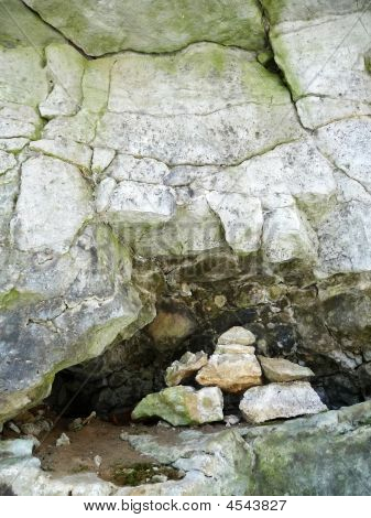 Inuksuk intérieur petite grotte