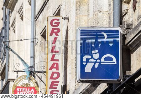 Bordeaux, France - February 24, 2022: Logo Of A French Baker, An Artisan Boulanger, In Front Of A Ty