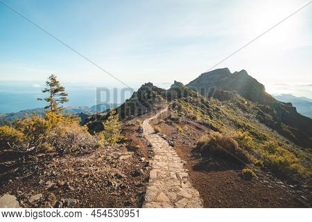 Hiking Trail Under The Encumeada Baixa Mountain With A Destination On Madeiras Highest Mountain, Pic