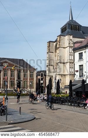 Diest, Limburg, Belgium - 11 04 2022 - Tourists Visiting The Old Market Square With Historical Facad