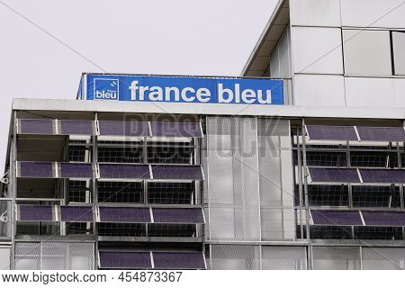 Bordeaux , Aquitaine  France - 05 15 2022 : France Bleu Logo Text Radio Sign Brand Network French Pu