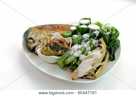 Fired Mackerel With Chili Paste And Steam Vegetable