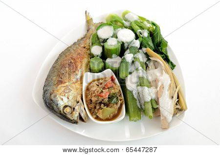 Fired Mackerel With Chili Paste And Steam Vegetable