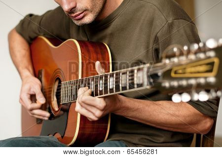 Playing 12 strings acoustic guitar