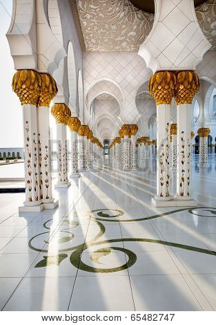 Sheikh Zayed Mosque Abu Dhabi Corridor