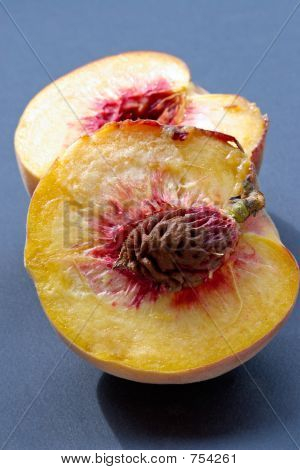 Modne saftige kødfulde ferskner