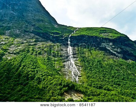 น้ำตก ภูเขา