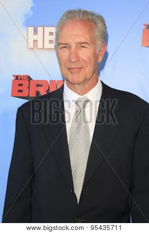LOS ANGELES - JUN 8: Geoff Pierson at the Premiere of HBO's 'The Brink' at the Paramount Theater at Paramount Studios on June 8, 2015 in Los Angeles, CA