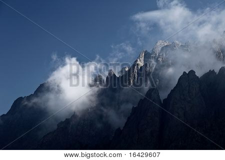 Vista alpino de cumbres en el valle de la Restonica