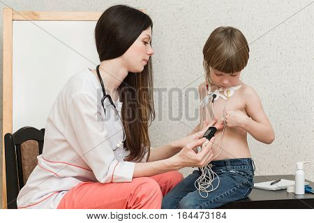 Cardiogram of heart of the boy, holter