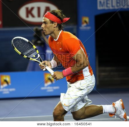 MELBOURNE, AUSTRALIA - 22 de enero: Rafael Nadal de España en su victoria sobre Phillipp Kohlschreiber en 