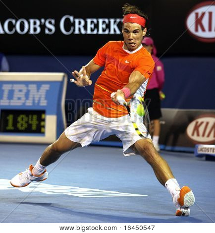 MELBOURNE, AUSTRALIA - 22 de enero: Rafael Nadal de España en su victoria sobre Phillipp Kohlschreiber en t