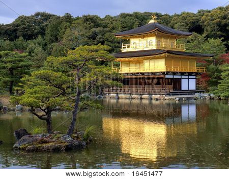 Padiglione d'oro di Kyoto in Giappone