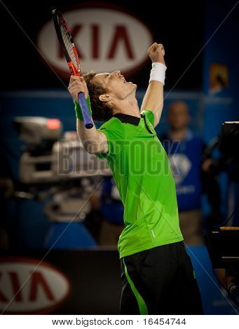 MELBOURNE - 28 januari: Andy Murray van Groot-Brittannië viert zijn semi-definitieve overwinning over David Ferre