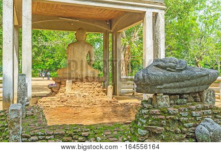 The Ruins Of Old Statue