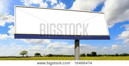 Bilboard mavi gökyüzü üzerinde