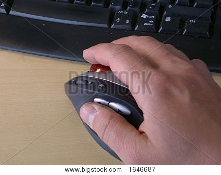 Trackball ruka a klávesnice