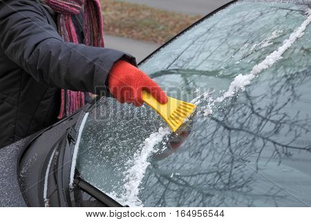 Ice Cleaning From Windshield