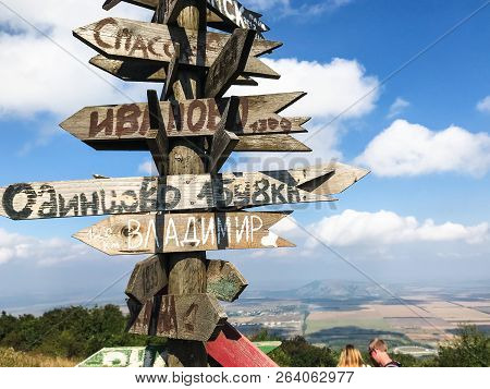Pyatigorsk, Russia - September 17, 2018: Distance Pole On Observation Deck On Top Of Mount Mashuk In